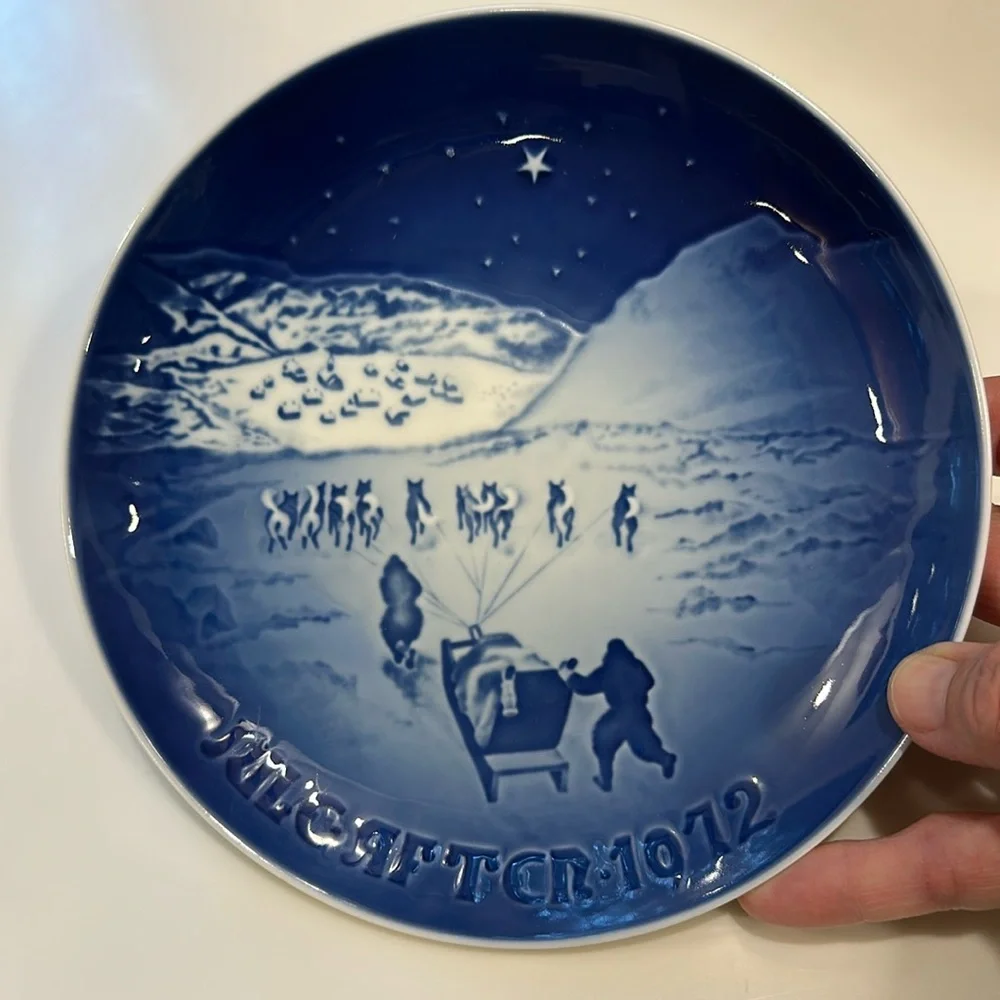 ROYAL COPENHAGEN Christmas Plate JULE AFTER 1972 B&G Christmas In Greenland Blue